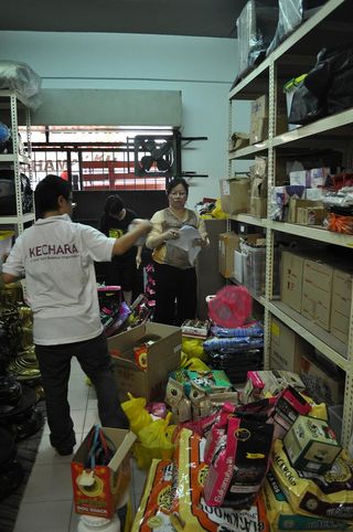 09 - lily oversees how the food is distributed to different shelters