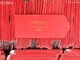 Red packets were prepared in advance, to store blessed rice from Kache Marpo. 事先分发红袋子，好让信众装下喀切玛波赐予的加持米。