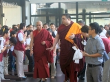 Tsem Rinpoche and Choje-la arrive. 詹杜固仁波切及确吉拉抵达。