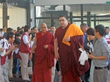 Tsem Rinpoche and Choje-la arrive. 詹杜固仁波切及确吉拉抵达。