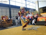 Dorje Shugden performs a special Vajra dance to clear obstacles. 多杰雄登跳起金刚舞除障。